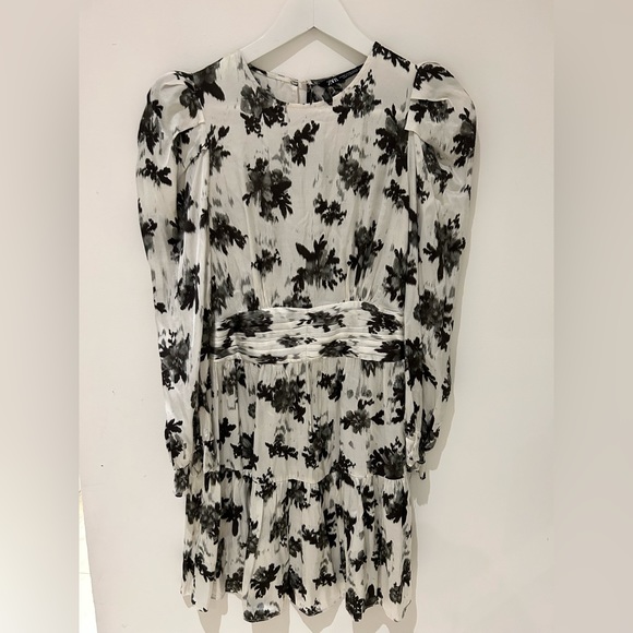 Zara long sleeve black and white printed dress - Picture 1 of 3
